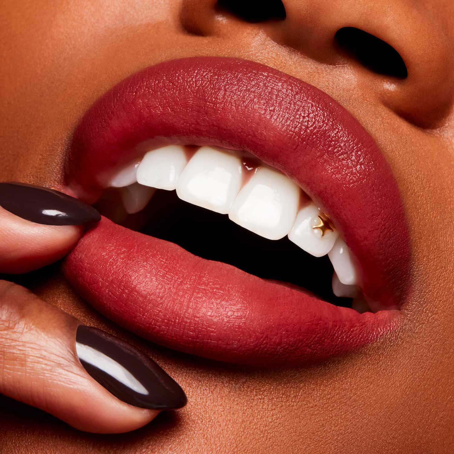 POWDER KISS VELVET BLUR SLIM STICK (BARRA PARA LABIOS)